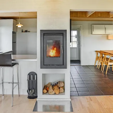 Hébergement de vacances With A Fireplace 6 *